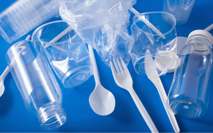 Những Vật Dụng Nên Thay Thế Để Giảm Nhựa Một Lần